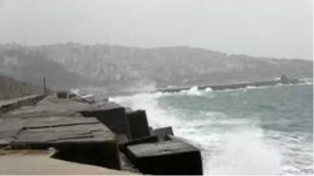 Zonguldak'ta şiddetli fırtına etkili oldu