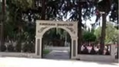 15 Temmuz şehidi Gülşah Güler’in annesi, kızının mezarını çiçeklerle donattı
