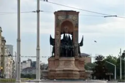 4 günlük kısıtlamanın ilk gününde İstanbul boş kaldı 4 günlük kısıtlamanın ilk gününde İstanbul boş kaldı