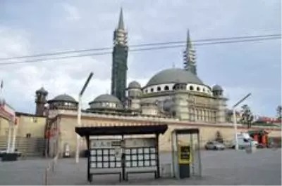 4 günlük kısıtlamanın ilk gününde İstanbul boş kaldı 4 günlük kısıtlamanın ilk gününde İstanbul boş kaldı