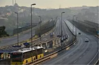 4 günlük kısıtlamanın ilk gününde İstanbul boş kaldı 4 günlük kısıtlamanın ilk gününde İstanbul boş kaldı