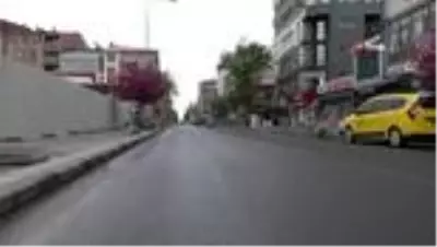 4 günlük kısıtlamanın ilk gününde sokaklar boş kaldı 4 günlük kısıtlamanın ilk gününde sokaklar boş kaldı