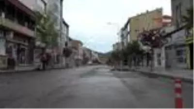 4 günlük kısıtlamanın ilk gününde sokaklar boş kaldı 4 günlük kısıtlamanın ilk gününde sokaklar boş kaldı