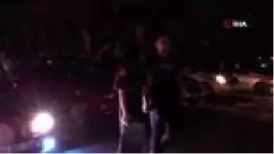 Açık hava sinemasında kornalar eşliğinde evlilik teklifi yaptı Açık hava sinemasında kornalar eşliğinde evlilik teklifi yaptı