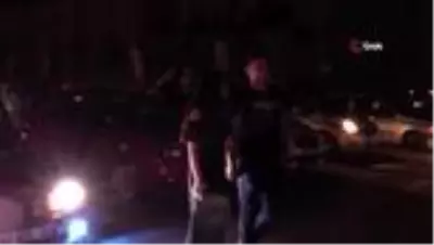 Açık hava sinemasında kornalar eşliğinde evlilik teklifi yaptı Açık hava sinemasında kornalar eşliğinde evlilik teklifi yaptı