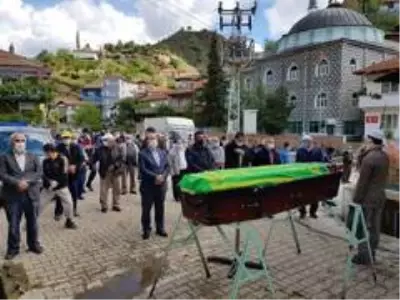 Adisson hastası genç toprağa verildi Adisson hastası genç toprağa verildi