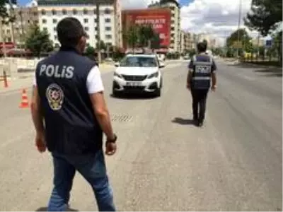 Adıyaman'da cadde ve sokaklar boş kaldı Adıyaman'da cadde ve sokaklar boş kaldı