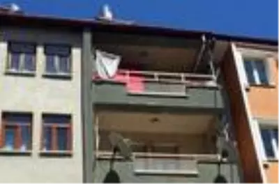 Isparta'da bir vatandaş, tartışığı anne ve babasını öldürüp polise teslim oldu Isparta'da bir vatandaş, tartışığı anne ve babasını öldürüp polise teslim oldu
