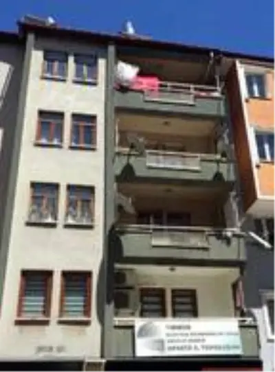 Isparta'da bir vatandaş, tartışığı anne ve babasını öldürüp polise teslim oldu Isparta'da bir vatandaş, tartışığı anne ve babasını öldürüp polise teslim oldu