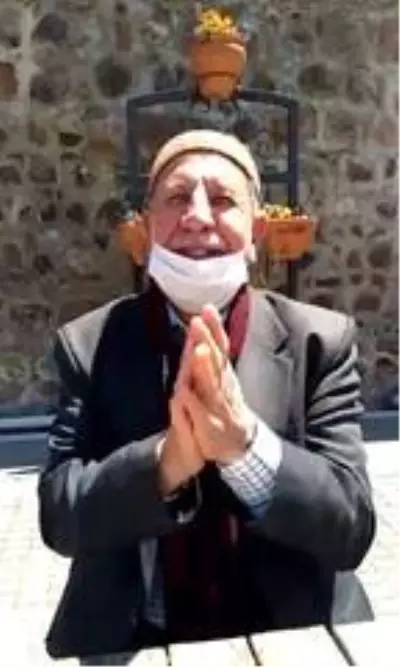Anne ve babasını ekmek alma tartışması sebebiyle öldürmüş Anne ve babasını ekmek alma tartışması sebebiyle öldürmüş