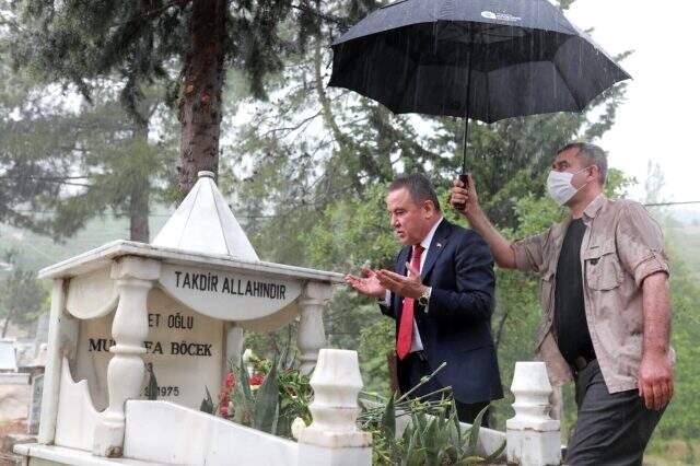 Antalya Büyükşehir Belediye Başkanı Muhittin Böcek'in tartışma yaratan fotoğrafı