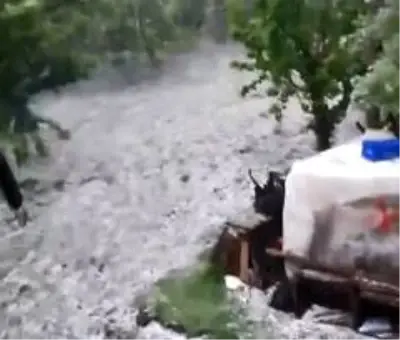 Antalya'da dolu, fırtına ve sağanak yağış etkili oldu Antalya'da dolu, fırtına ve sağanak yağış etkili oldu