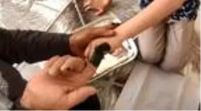 Asırlardır bayramı kına yakarak karşılıyorlar Asırlardır bayramı kına yakarak karşılıyorlar