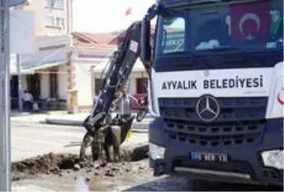 Ayvalık'ta yağmur suyu drenaj hatları yenileniyor Ayvalık'ta yağmur suyu drenaj hatları yenileniyor