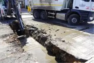 Ayvalık'ta yağmur suyu drenaj hatları yenileniyor Ayvalık'ta yağmur suyu drenaj hatları yenileniyor