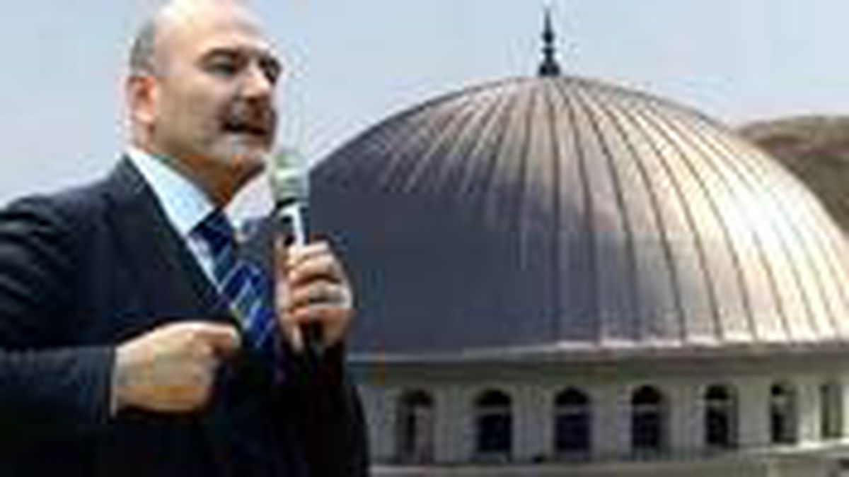 Bakan Soylu: Minareden müzik çalanı bulup cami dibinde ezan dinleteceğiz