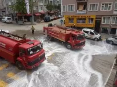 Bandırma caddelerine köpüklü bayram temizliği Bandırma caddelerine köpüklü bayram temizliği