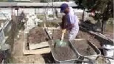Başkan makam aracına alıp annesinin mezarına götürmüştü...Engelli gencin gözyaşı sevince dönüştü Başkan makam aracına alıp annesinin mezarına götürmüştü...Engelli gencin gözyaşı sevince dönüştü