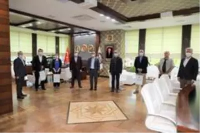 Başkan Söğüt, belediye personeli ile bayramlaştı Başkan Söğüt, belediye personeli ile bayramlaştı