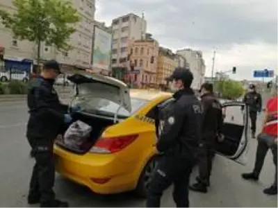 Beyoğlu'nda polis uygulamasında ilginç olay