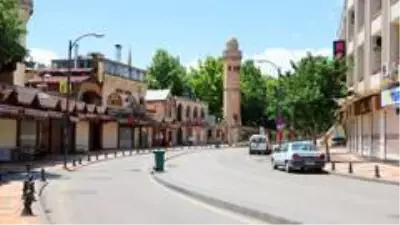 Binlerce kişinin alışveriş yaptığı sokaklar boş kaldı Binlerce kişinin alışveriş yaptığı sokaklar boş kaldı