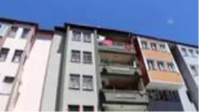 Bir kişi anne ve babasını bıçaklayarak öldürdü Bir kişi anne ve babasını bıçaklayarak öldürdü