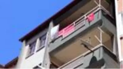 Bir kişi anne ve babasını bıçaklayarak öldürdü Bir kişi anne ve babasını bıçaklayarak öldürdü