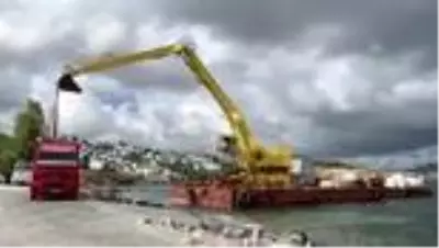 Bodrum'da sitenin sahil kısmında kaçak iskele yapıldığı iddiası Bodrum'da sitenin sahil kısmında kaçak iskele yapıldığı iddiası