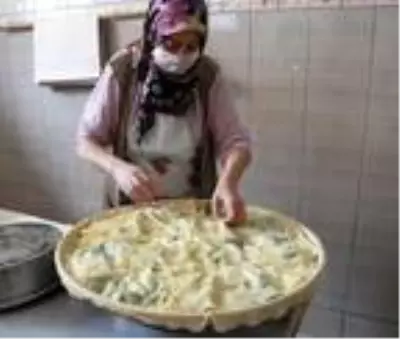 Burdurlular, bu bayram da su böreğinden vazgeçmedi Burdurlular, bu bayram da su böreğinden vazgeçmedi