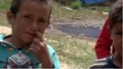 Çadır çocuklarının hüzünlü de olsa bayram neşesi Çadır çocuklarının hüzünlü de olsa bayram neşesi