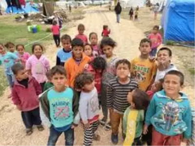 Çadır çocuklarının hüzünlü de olsa bayram neşesi Çadır çocuklarının hüzünlü de olsa bayram neşesi