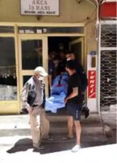 Çatı katındaki evinde düşüp mahsur kaldı Çatı katındaki evinde düşüp mahsur kaldı