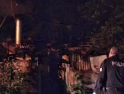 Çavdarhisar'daki yangında tek katlı ev ve ticari araç kül oldu Çavdarhisar'daki yangında tek katlı ev ve ticari araç kül oldu