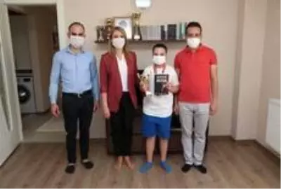 Dereceye giren sporculara ödülleri verildi Dereceye giren sporculara ödülleri verildi