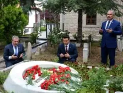 Destici, Muhsin Yazıcıoğlu'nun kabrini ziyaret etti Destici, Muhsin Yazıcıoğlu'nun kabrini ziyaret etti