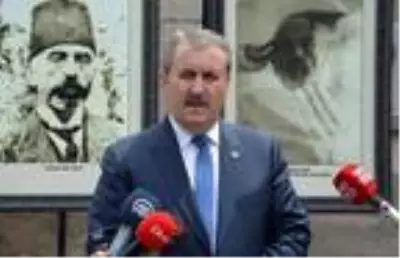 Destici, Muhsin Yazıcıoğlu'nun mezarını ziyaret etti Destici, Muhsin Yazıcıoğlu'nun mezarını ziyaret etti