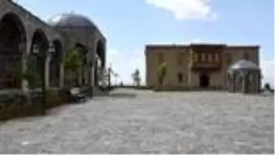 Doğubayazıt'ın tarihi mekanlarında 'Kovid-19' sessizliği Doğubayazıt'ın tarihi mekanlarında 'Kovid-19' sessizliği