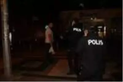 Düzce'de kısıtlamanın ilk dakikalarında 7 kişiye ceza kesildi, 1 gözaltı Düzce'de kısıtlamanın ilk dakikalarında 7 kişiye ceza kesildi, 1 gözaltı