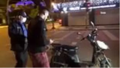 Düzce'de sokağa çıkma yasağını delen 7 kişiye ceza uygulandı Düzce'de sokağa çıkma yasağını delen 7 kişiye ceza uygulandı