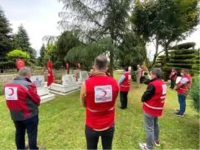 Eğitim Bir-Sen ve Kızılay'dan şehitlik ziyareti Eğitim Bir-Sen ve Kızılay'dan şehitlik ziyareti