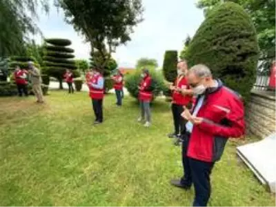 Eğitim Bir-Sen ve Kızılay'dan şehitlik ziyareti Eğitim Bir-Sen ve Kızılay'dan şehitlik ziyareti