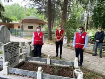 Eğitim Bir-Sen ve Kızılay'dan şehitlik ziyareti Eğitim Bir-Sen ve Kızılay'dan şehitlik ziyareti