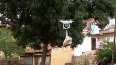 Ekmeğini bakkaldan drone ile aldı Ekmeğini bakkaldan drone ile aldı