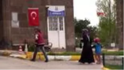 ERZURUM Yasağa rağmen mezarlığa koştular ERZURUM Yasağa rağmen mezarlığa koştular