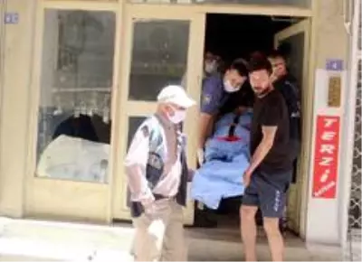 Evinde düşme sonucu mahsur kalan yaşlı adamı itfaiye terastan girerek kurtardı Evinde düşme sonucu mahsur kalan yaşlı adamı itfaiye terastan girerek kurtardı