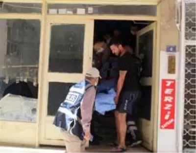 Evinde düşme sonucu mahsur kalan yaşlı adamı itfaiye terastan girerek kurtardı Evinde düşme sonucu mahsur kalan yaşlı adamı itfaiye terastan girerek kurtardı
