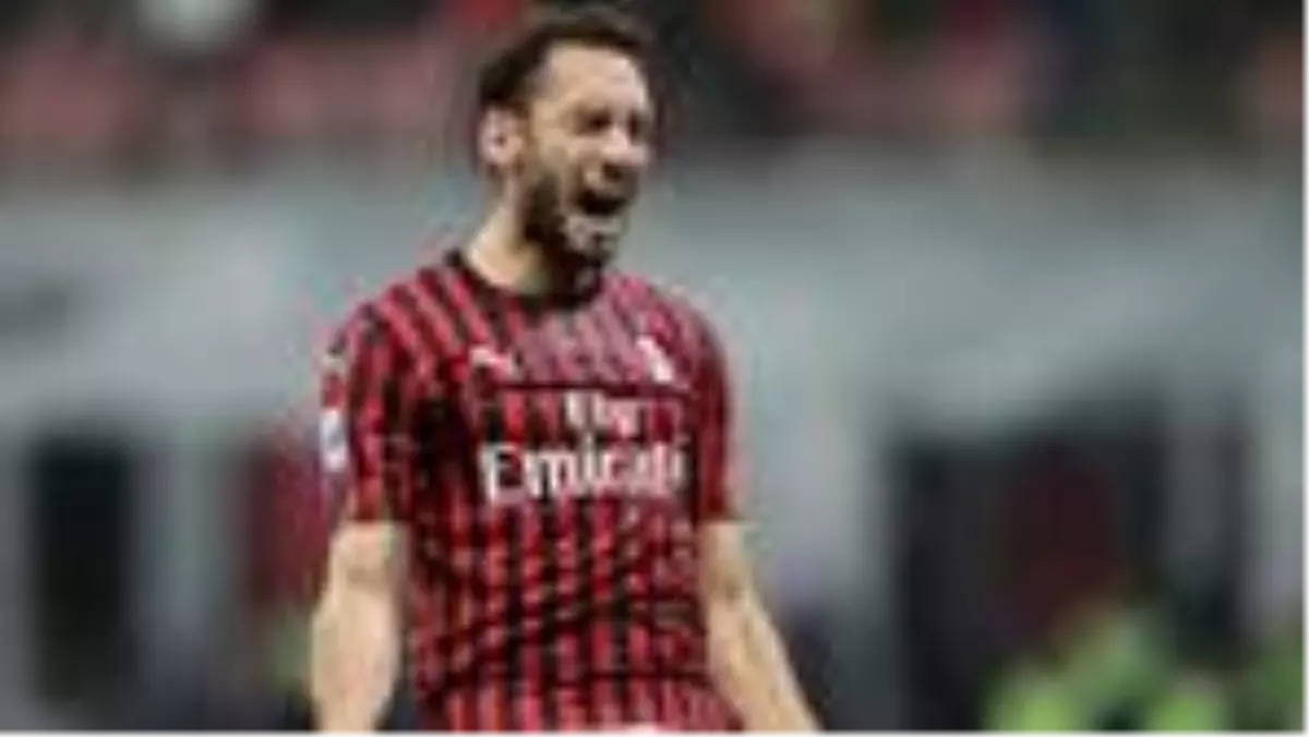 Hakan Çalhanoğlu'ndan transfer açıklaması: "Menajerimle ...