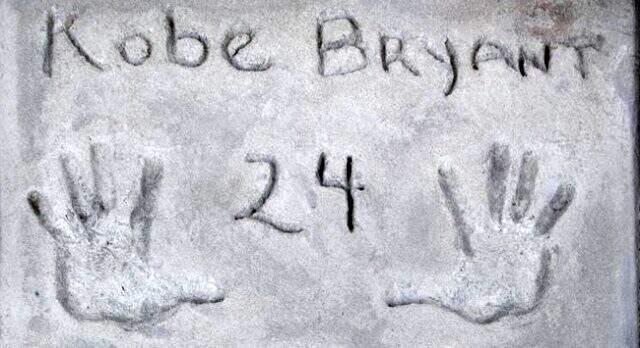 Hayatını kaybeden NBA efsanesi Kobe Bryant'ın el izi 512 bin liraya alıcı buldu