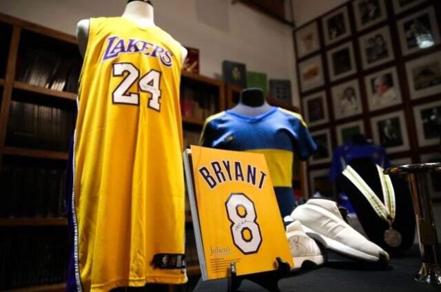 Hayatını kaybeden NBA efsanesi Kobe Bryant'ın el izi 512 bin liraya alıcı buldu
