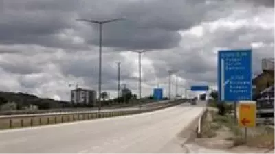 Her bayram öncesi 100 bin aracın geçtiği 'kilit kavşak'ta sessizlik Her bayram öncesi 100 bin aracın geçtiği 'kilit kavşak'ta sessizlik